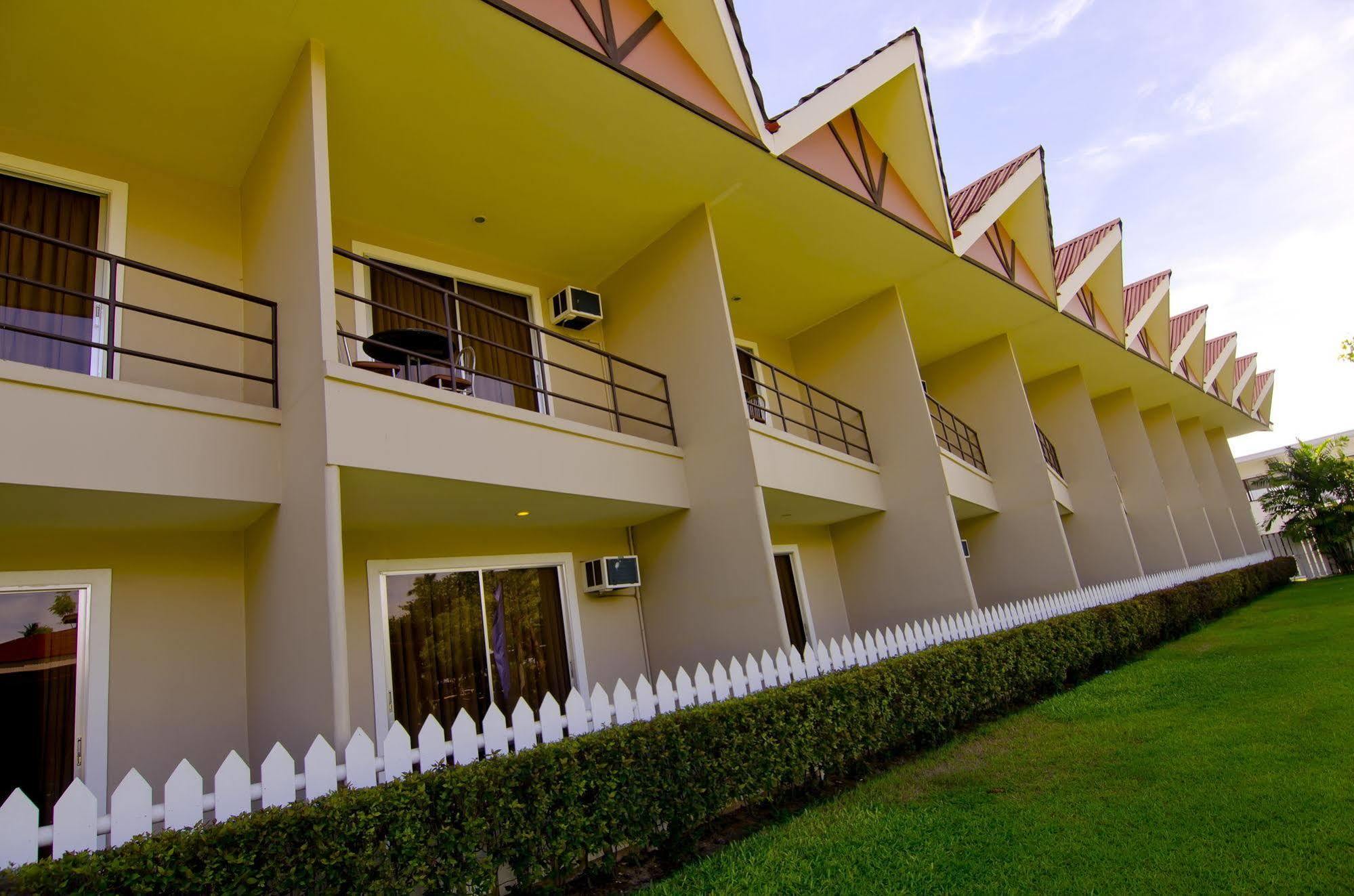Camp Holiday Resort & Recreation Area Samal Exterior photo